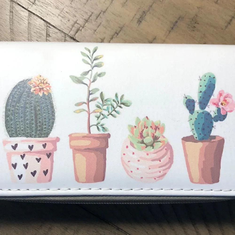 NWT Western Garden 🪴 Security Zip Vegan Wallet. Roomy!